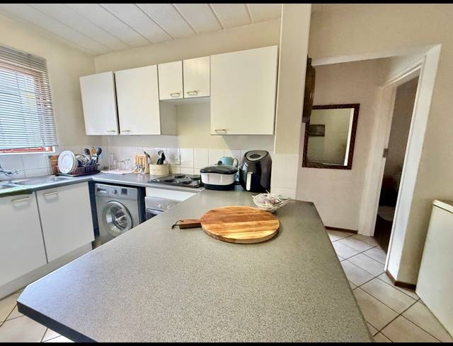 1 BEDROOM SECTIONAL TITLE FOR SALE IN ROBINDALE